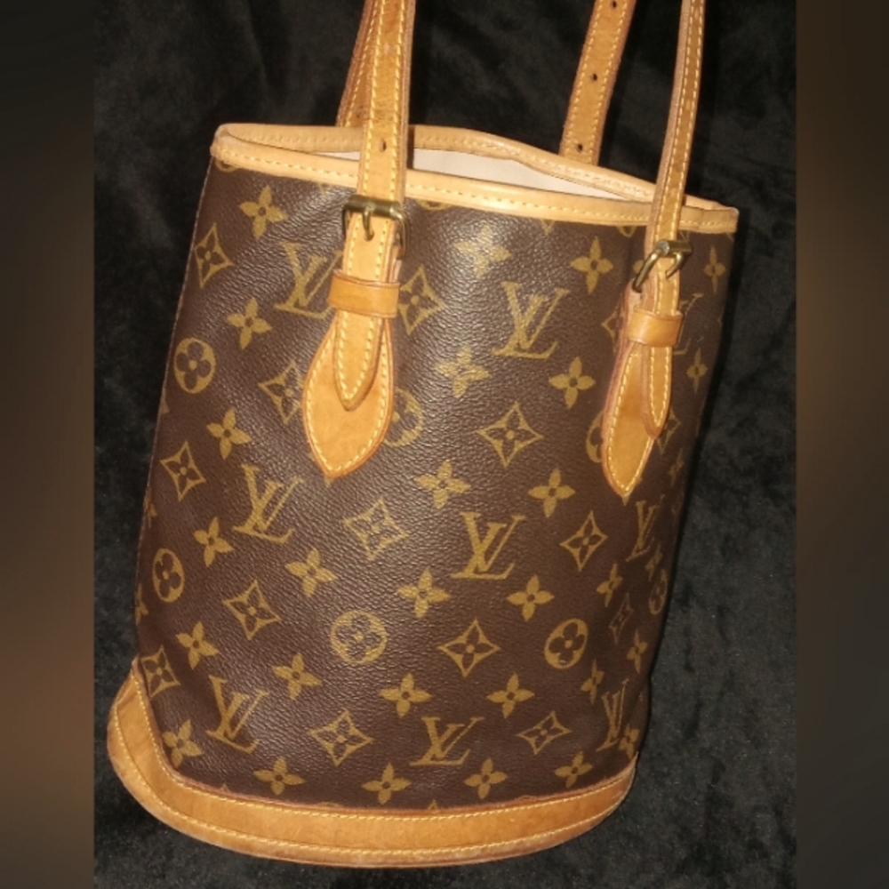 Authentic Louis Vuitton petit bucket